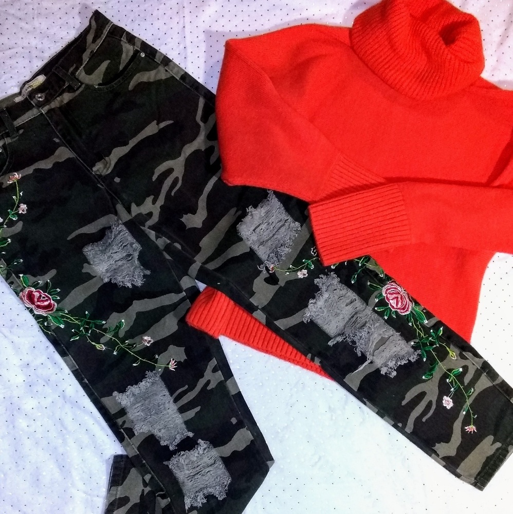 Brand New Embroidered Camo Jeans🍁🍂 - Picture 2 of 8